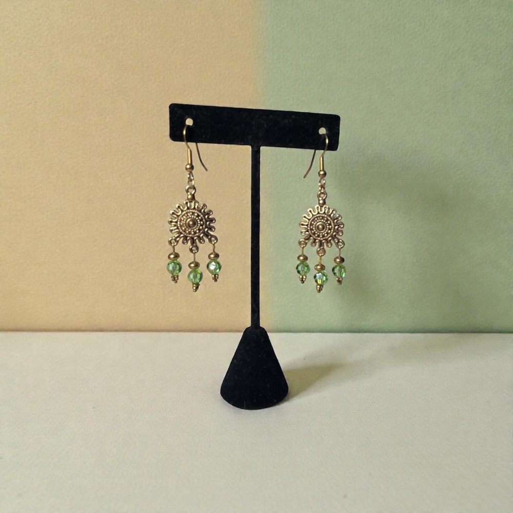 Chic Gold and Green Sunburst Earrings